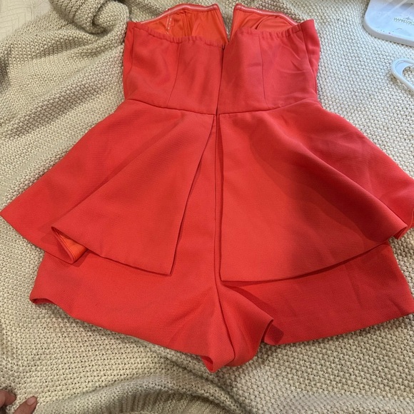 DO + BE Coral Strapless Peplum Romper Womens Sz Small - Picture 3 of 8